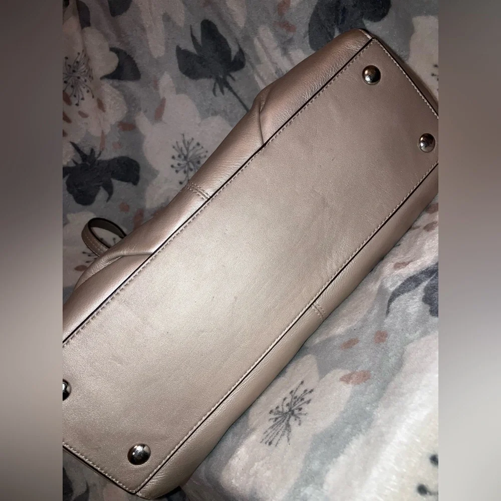 Coach Gold Metallic Tote Bag with Structured Design - Picture 5 of 12